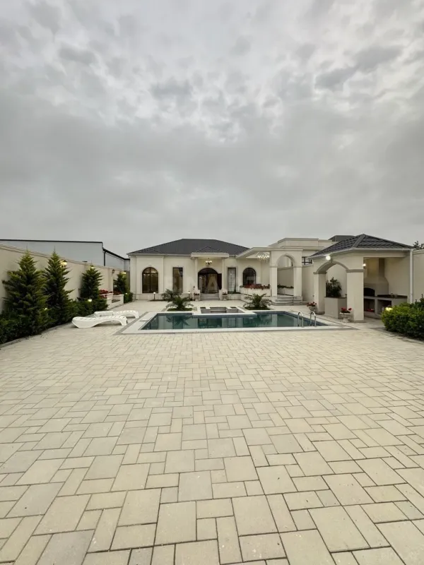 Satılır 5 otaqlı həyət evi 220 m²