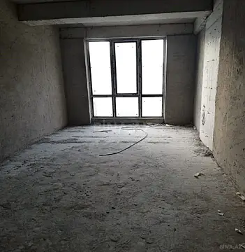 Satılır 3 otaqlı mənzil 130 m²