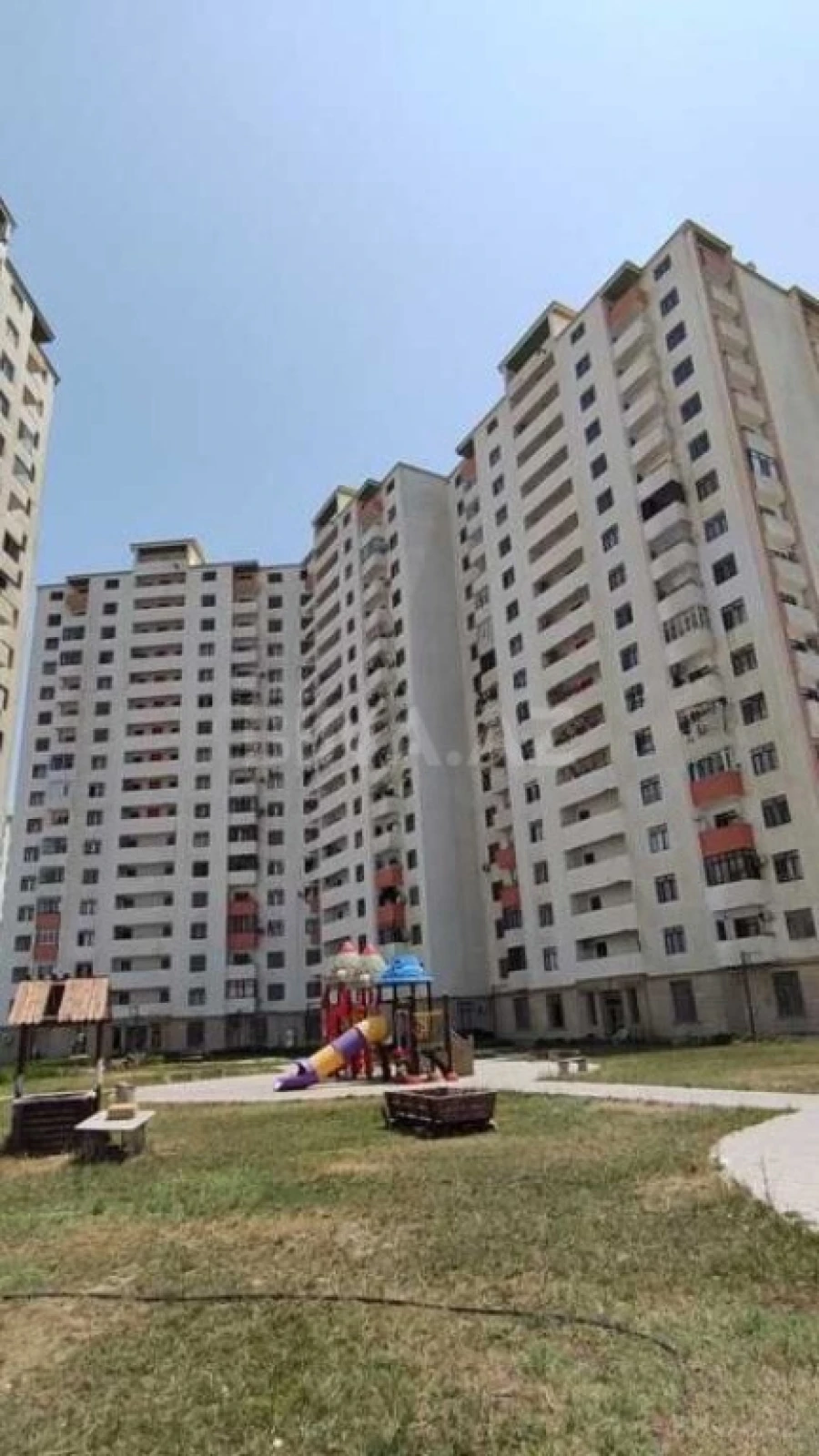 Satılır 3 otaqlı mənzil 130 m²