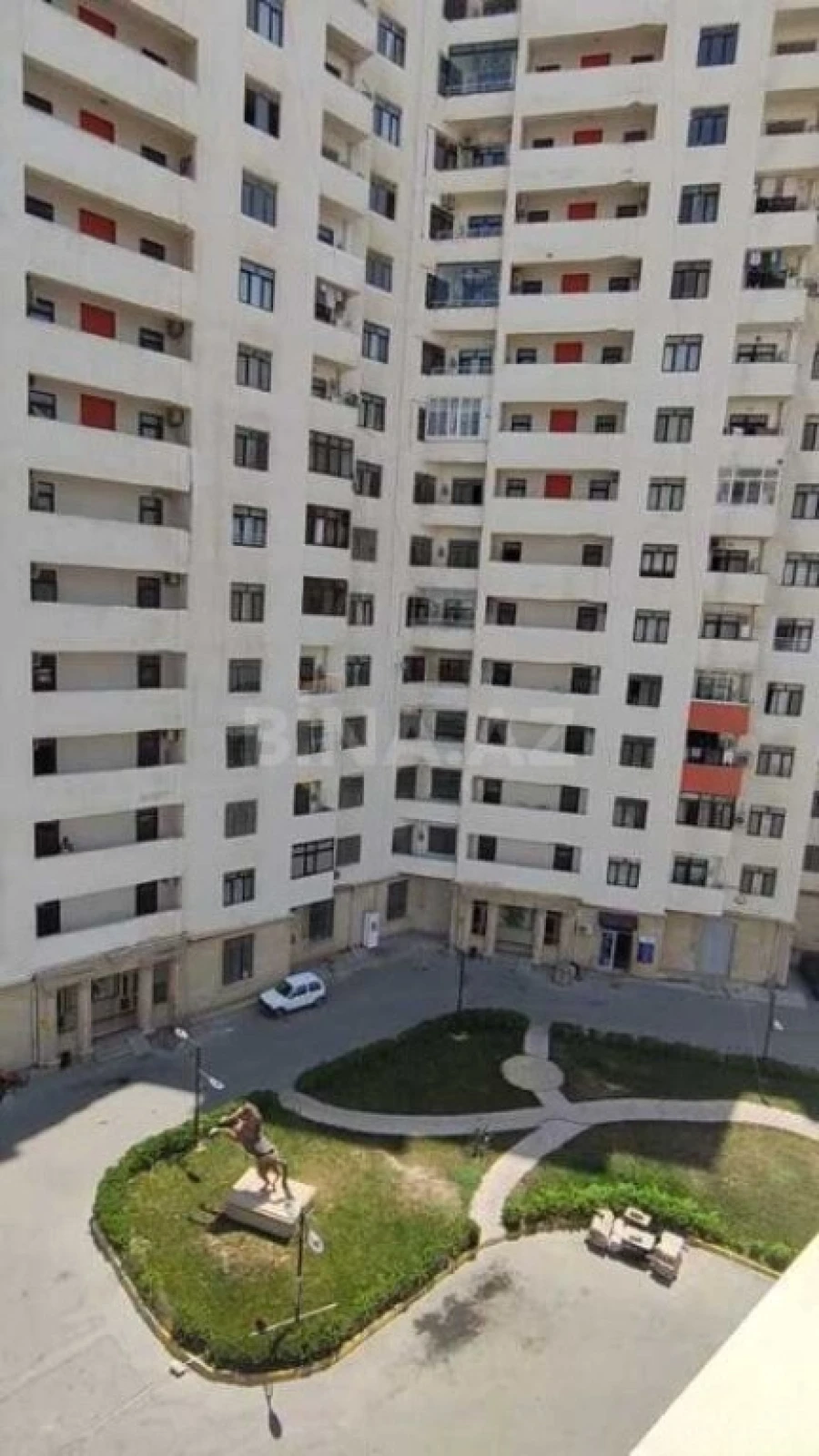 Satılır 3 otaqlı mənzil 130 m²
