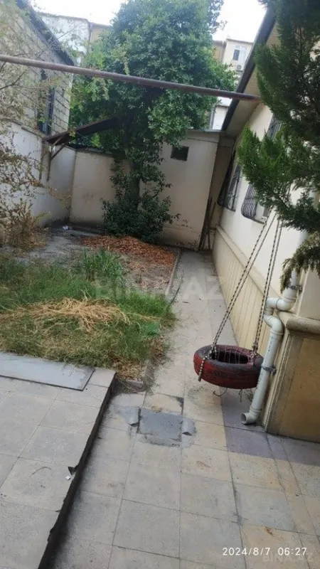 Satılır 5 otaqlı həyət evi 200 m²