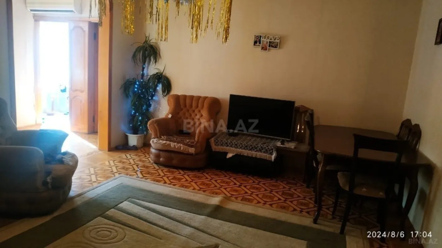 Satılır 5 otaqlı həyət evi 200 m²