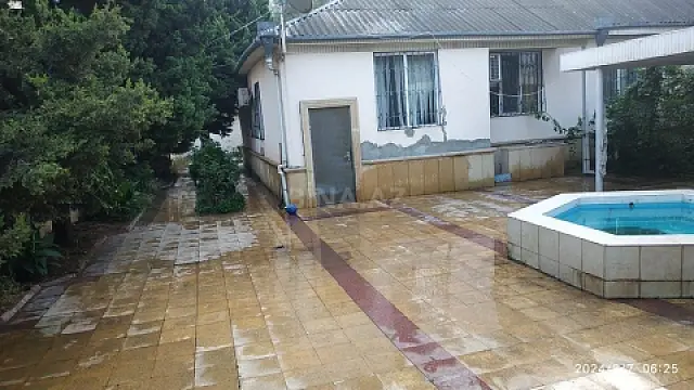 Satılır 5 otaqlı həyət evi 200 m²