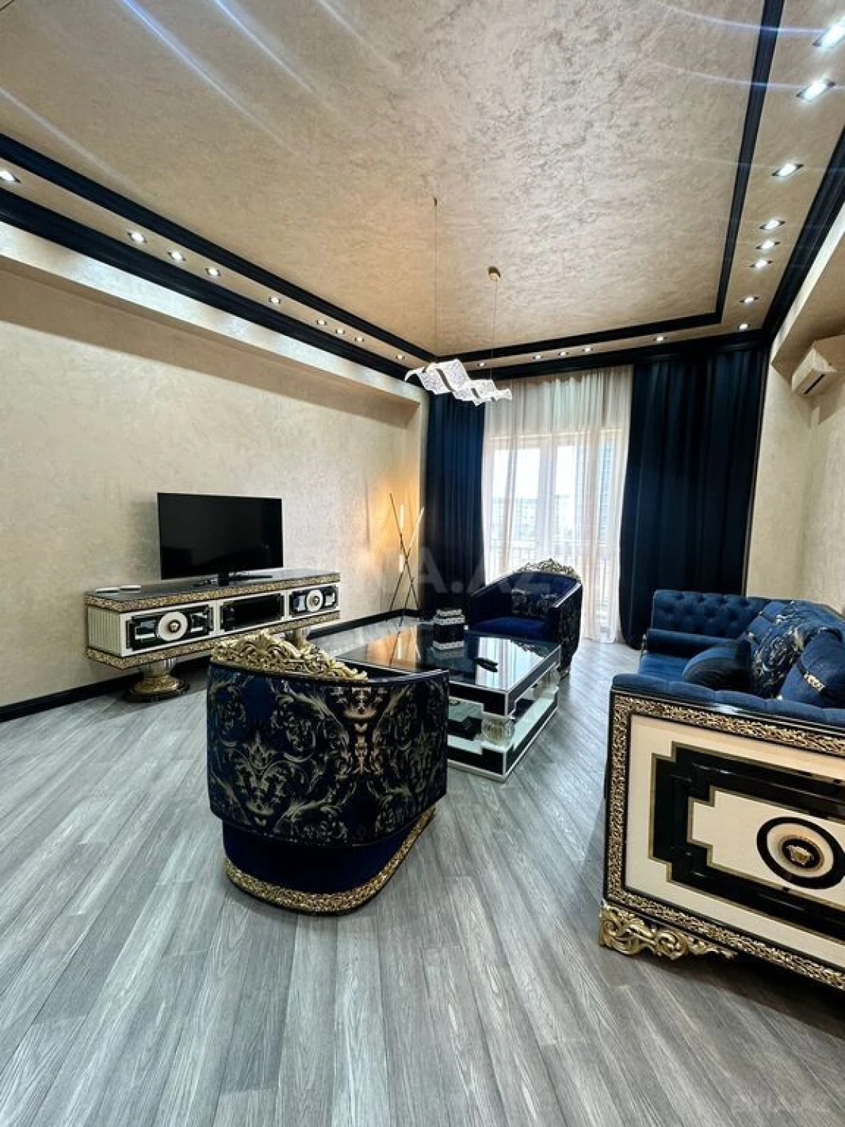 Satılır 3 otaqlı mənzil 140 m²