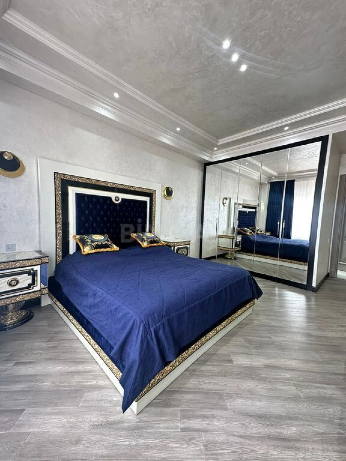 Satılır 3 otaqlı mənzil 140 m²