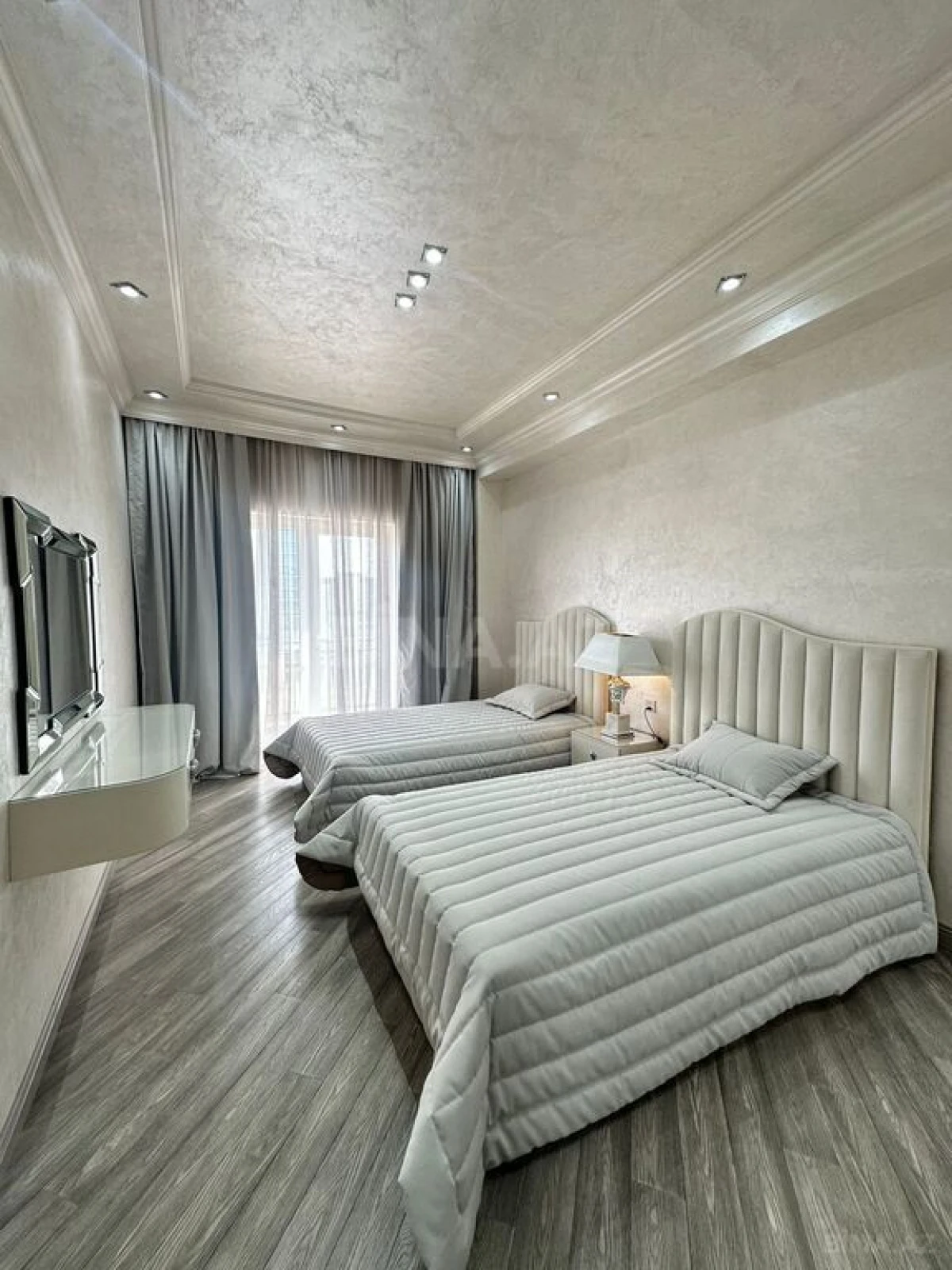 Satılır 3 otaqlı mənzil 140 m²