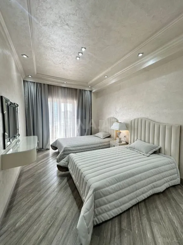 Satılır 3 otaqlı mənzil 140 m²