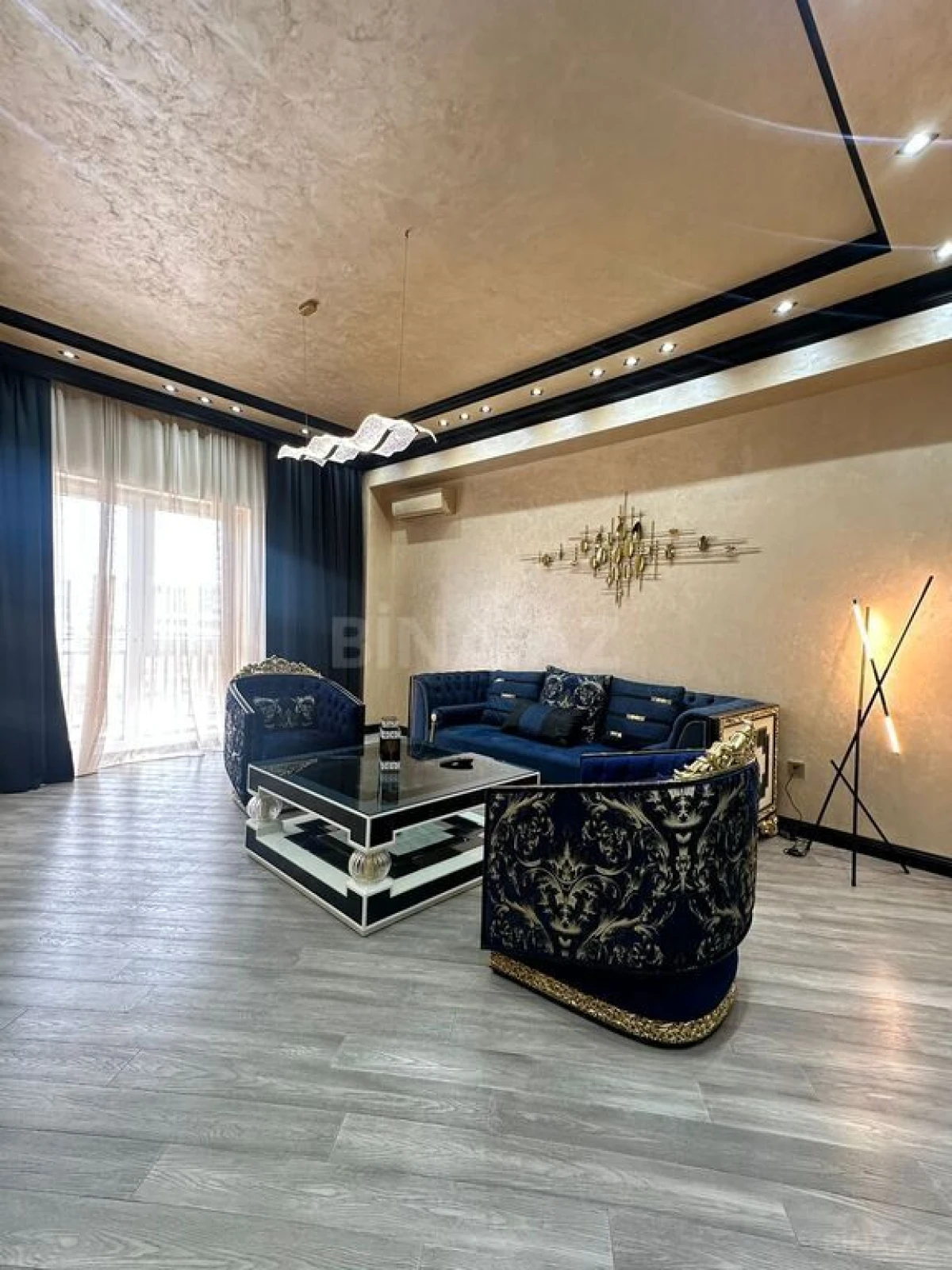 Satılır 3 otaqlı mənzil 140 m²