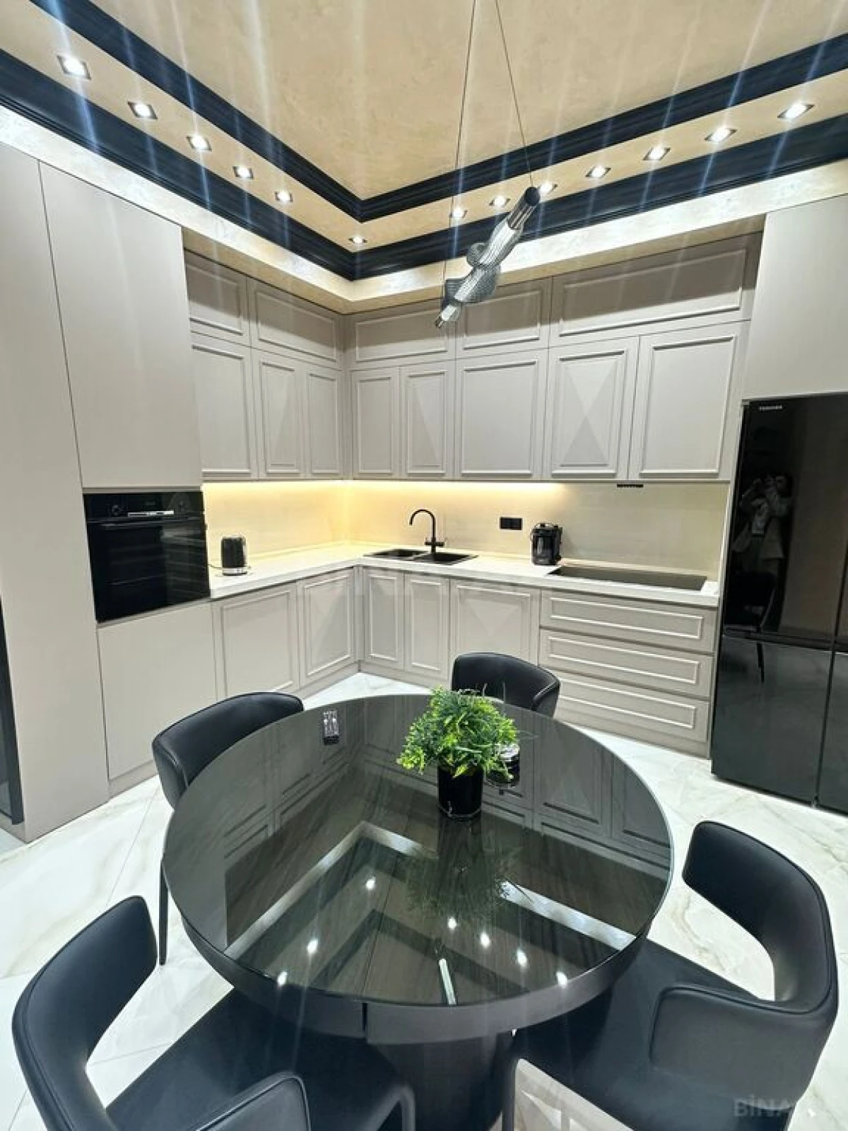 Satılır 3 otaqlı mənzil 140 m²