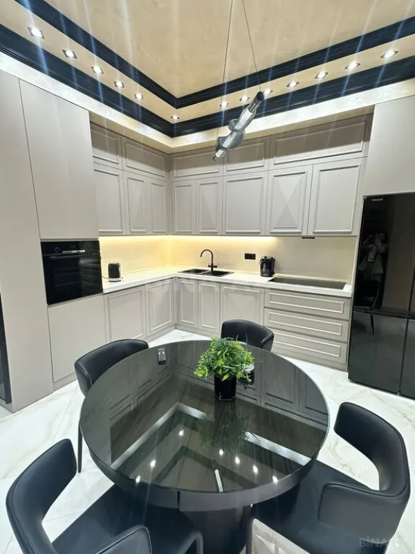 Satılır 3 otaqlı mənzil 140 m²