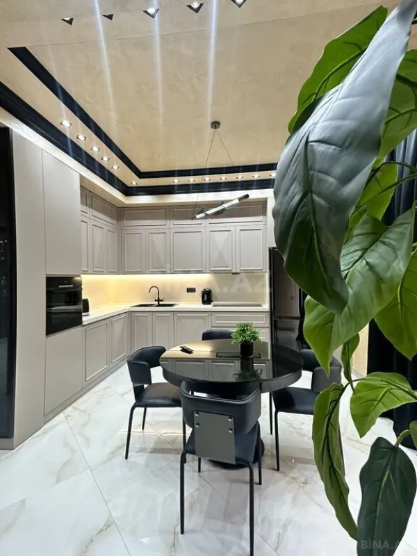 Satılır 3 otaqlı mənzil 140 m²