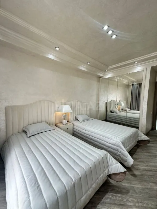 Satılır 3 otaqlı mənzil 140 m²