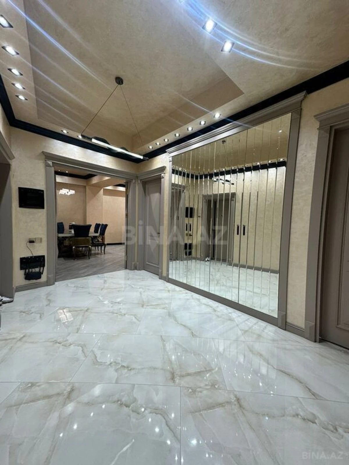 Satılır 3 otaqlı mənzil 140 m²