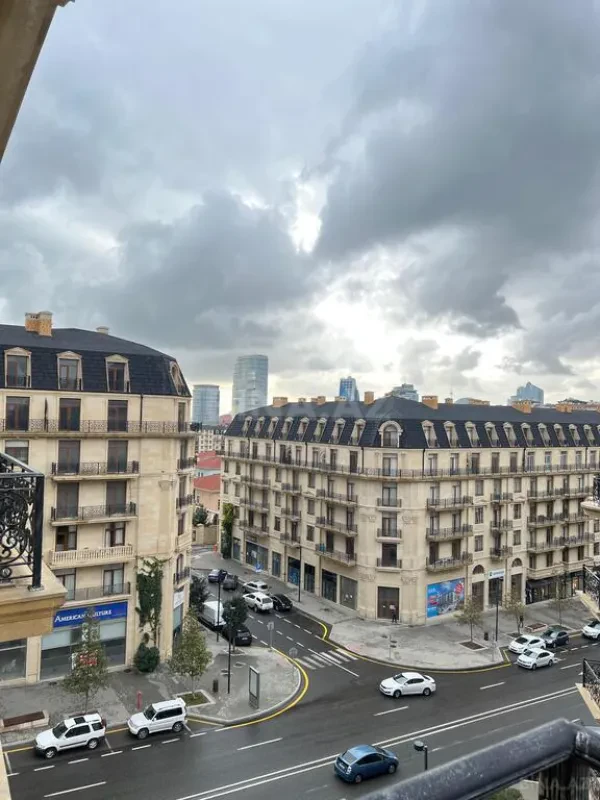 Kirayə verilir 3 otaqlı mənzil 147 m²