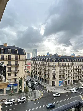 Kirayə verilir 3 otaqlı mənzil 147 m² — Bakı 3 otaq 147.00 m²