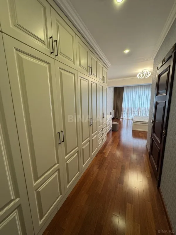 Satılır 3 otaqlı mənzil 145 m²