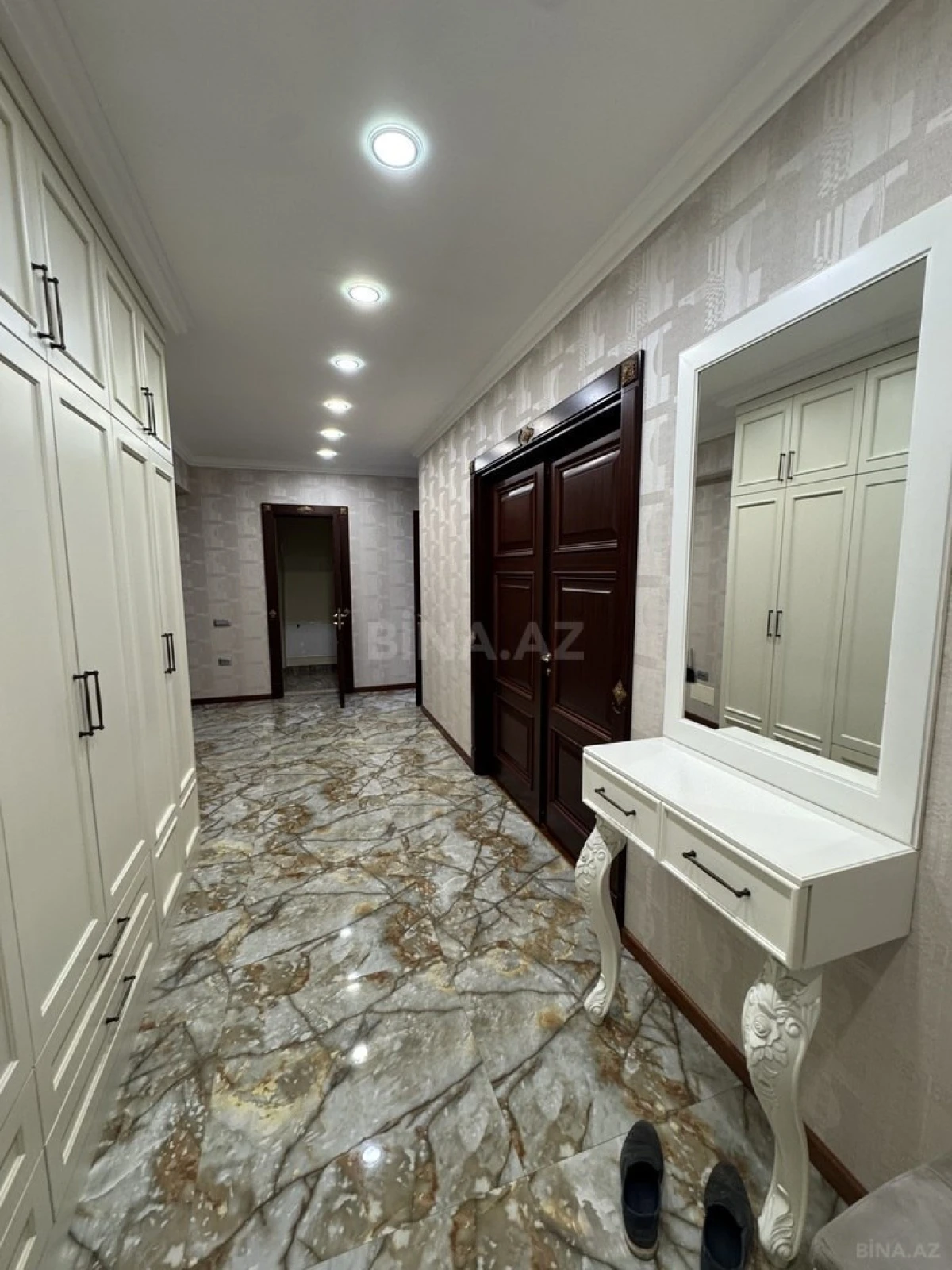Satılır 3 otaqlı mənzil 145 m²