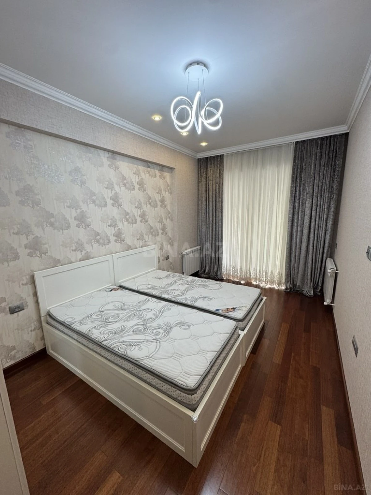 Satılır 3 otaqlı mənzil 145 m²