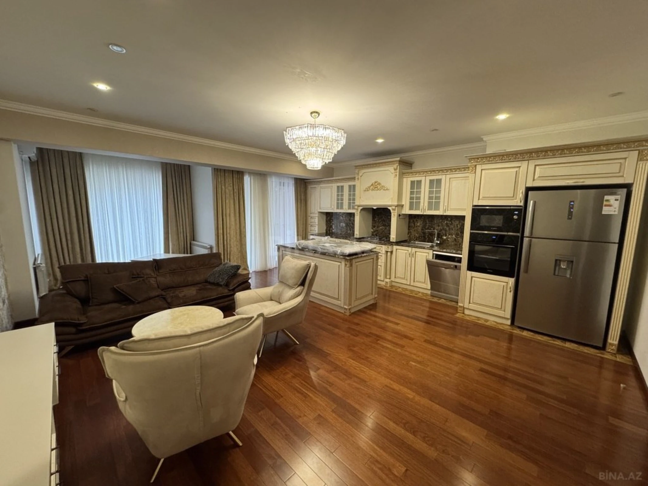 Satılır 3 otaqlı mənzil 145 m²