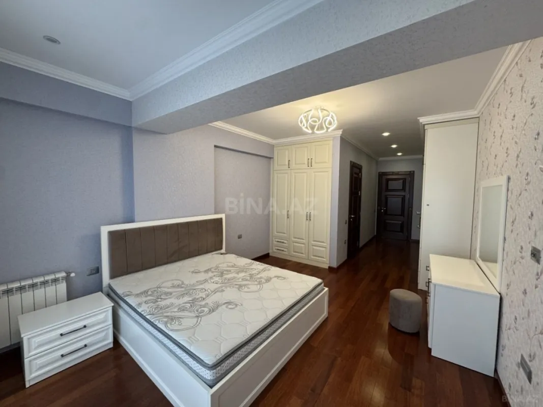 Satılır 3 otaqlı mənzil 145 m²