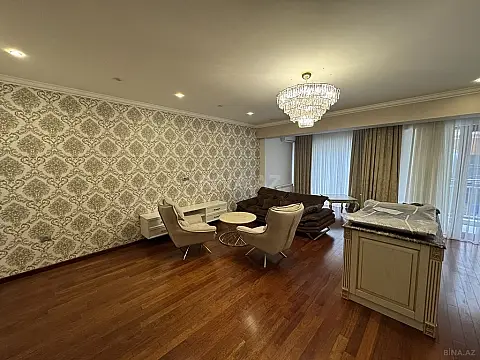 Satılır 3 otaqlı mənzil 145 m²