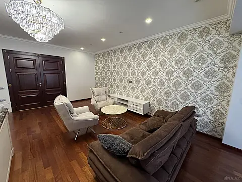 Satılır 3 otaqlı mənzil 145 m²