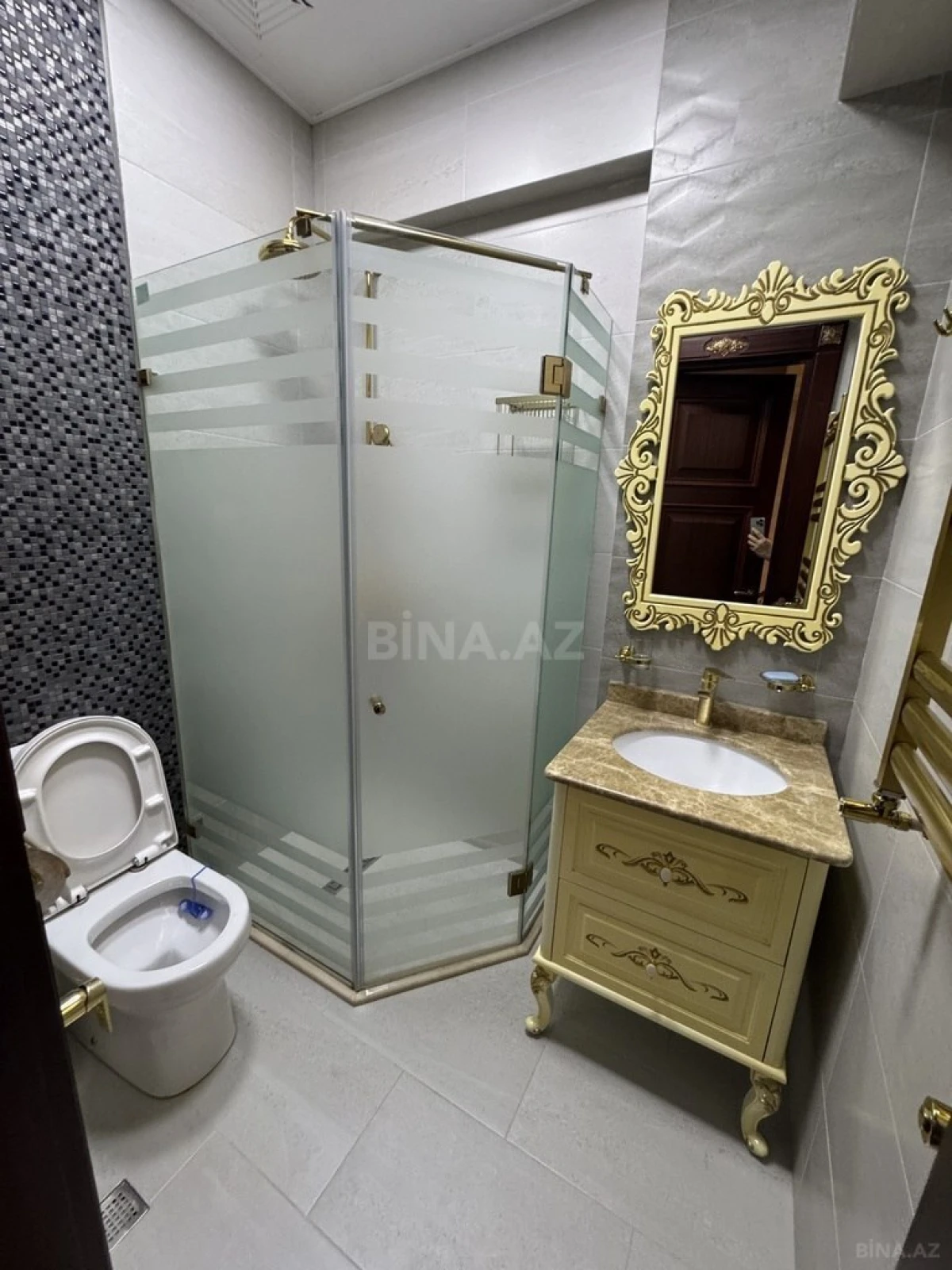 Satılır 3 otaqlı mənzil 145 m²