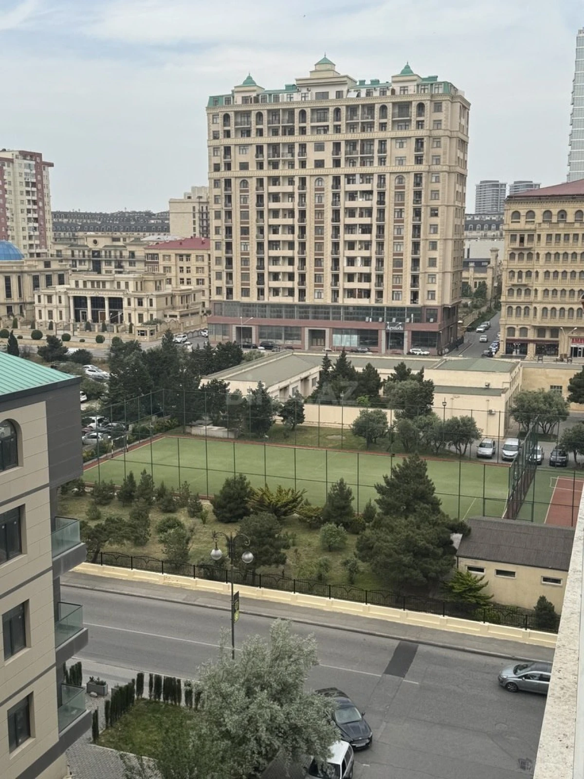 Satılır 3 otaqlı mənzil 145 m²