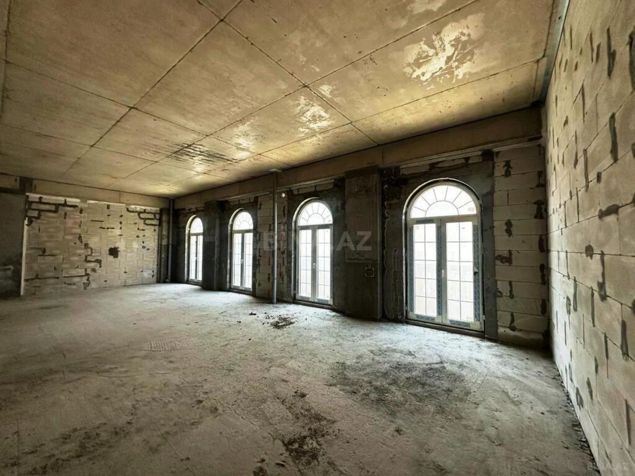 Satılır 3 otaqlı mənzil 102 m²