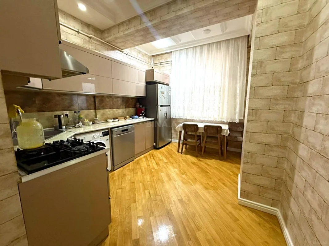 Satılır 3 otaqlı mənzil 103 m²