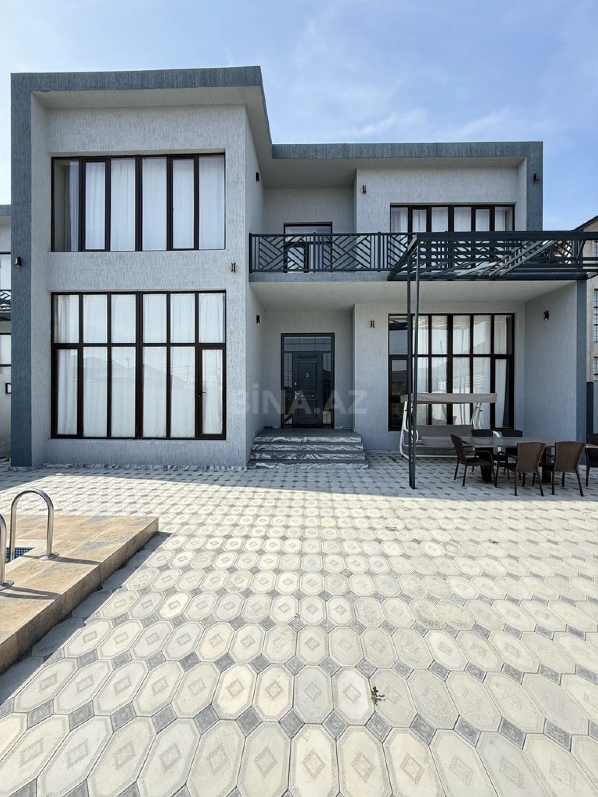 Satılır 5 otaqlı həyət evi 300 m²