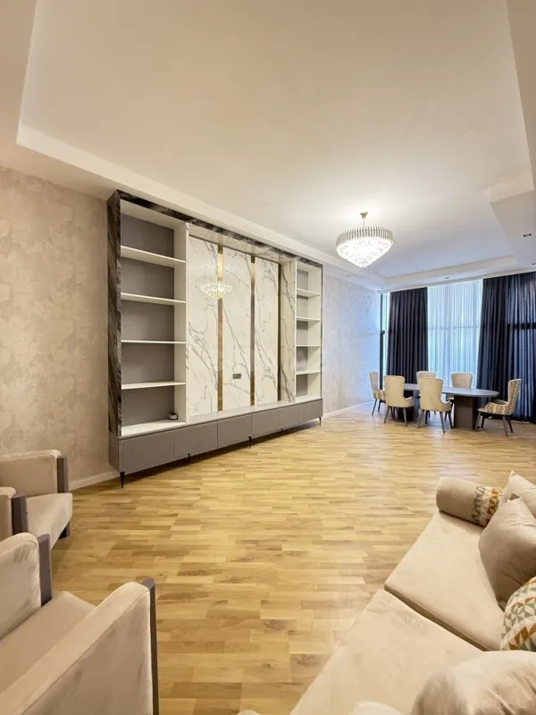 Satılır 5 otaqlı həyət evi 300 m²