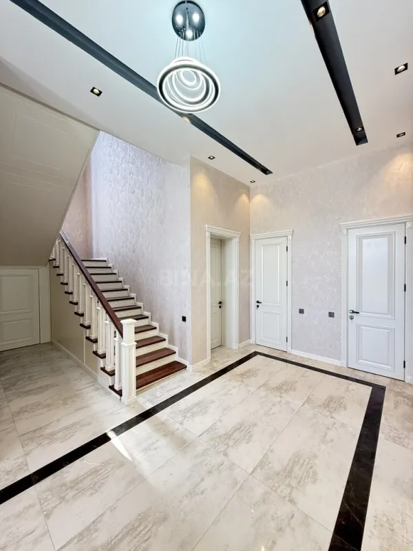Satılır 5 otaqlı həyət evi 300 m²