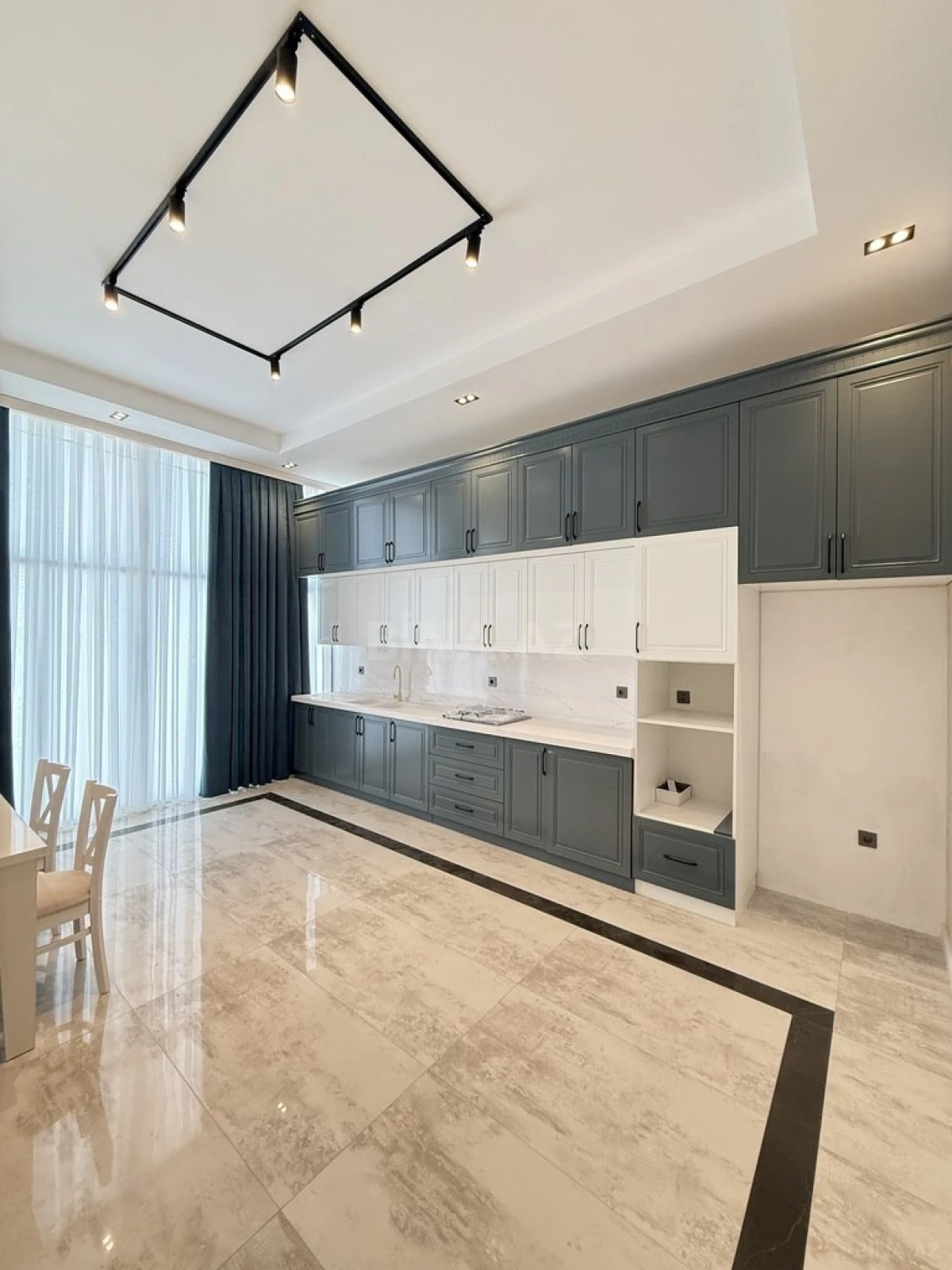 Satılır 5 otaqlı həyət evi 300 m²