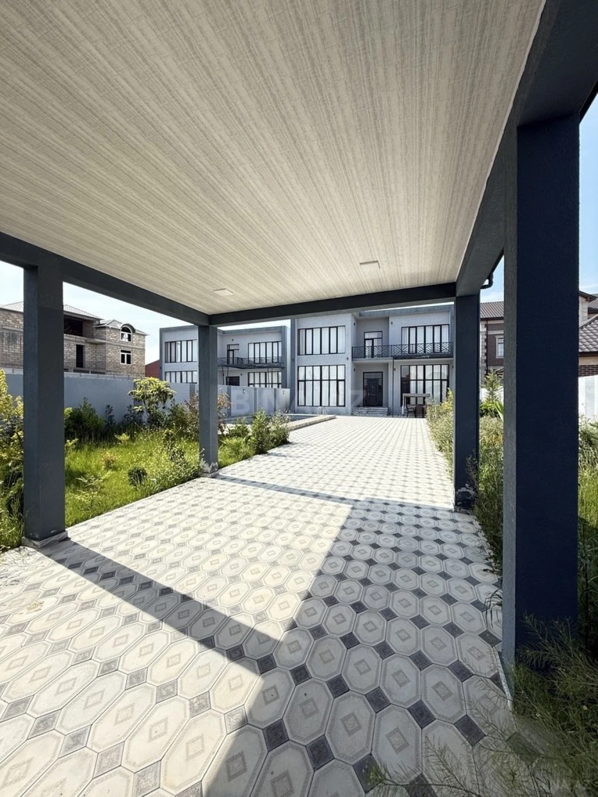 Satılır 5 otaqlı həyət evi 300 m²