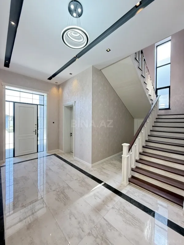 Satılır 5 otaqlı həyət evi 300 m²