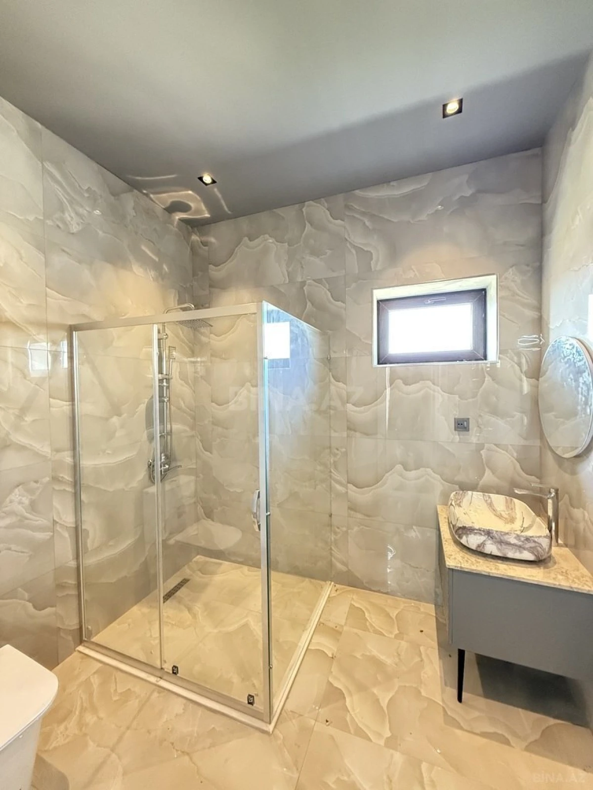 Satılır 5 otaqlı həyət evi 300 m²