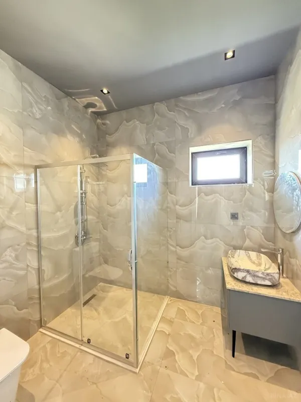 Satılır 5 otaqlı həyət evi 300 m²