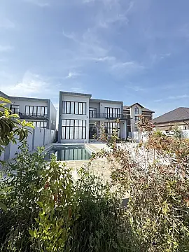 Satılır 5 otaqlı həyət evi 300 m²