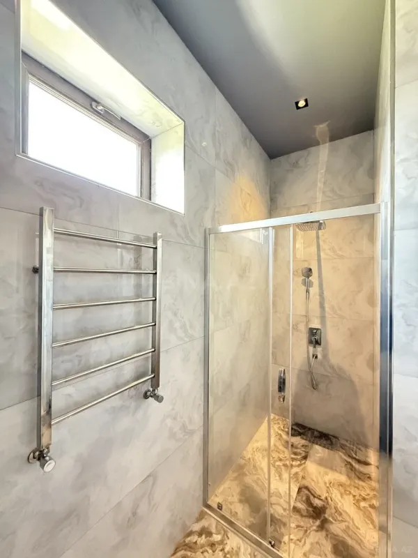 Satılır 5 otaqlı həyət evi 300 m²