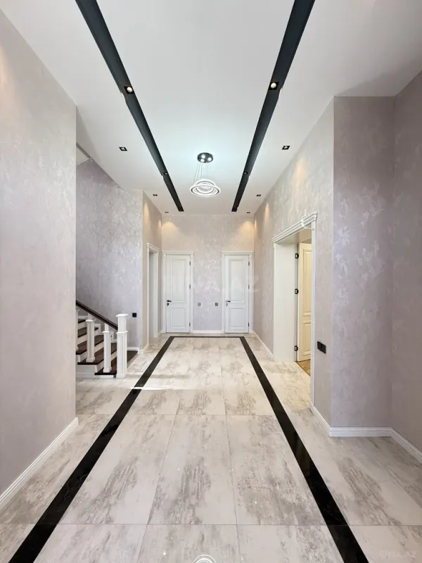 Satılır 5 otaqlı həyət evi 300 m²