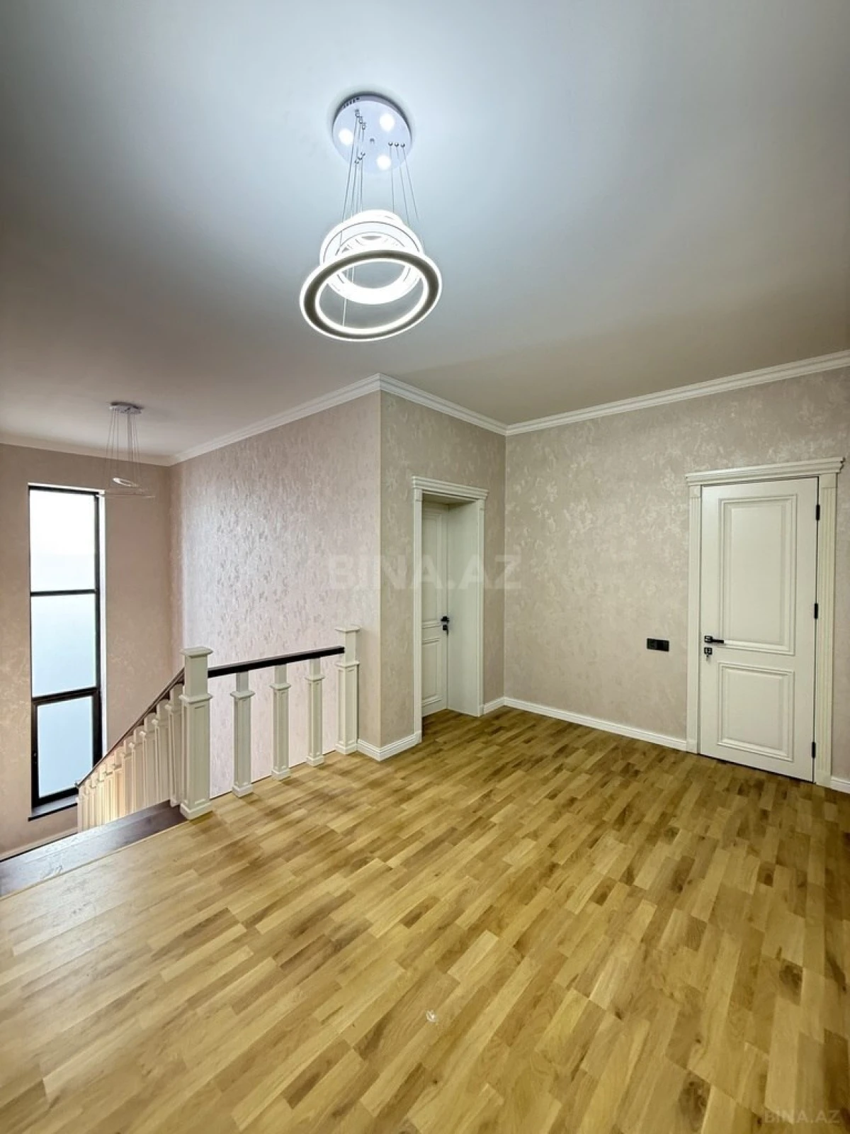 Satılır 5 otaqlı həyət evi 300 m²