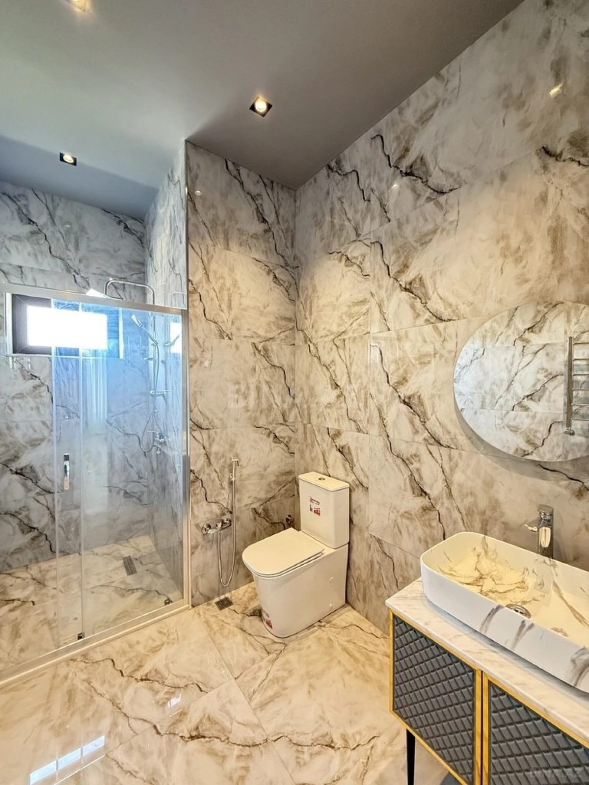 Satılır 5 otaqlı həyət evi 300 m²