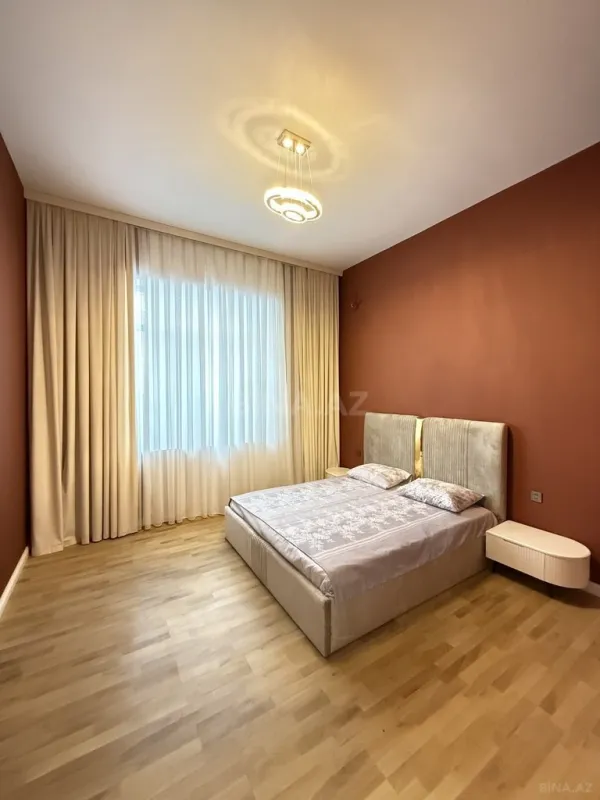 Satılır 5 otaqlı həyət evi 300 m²
