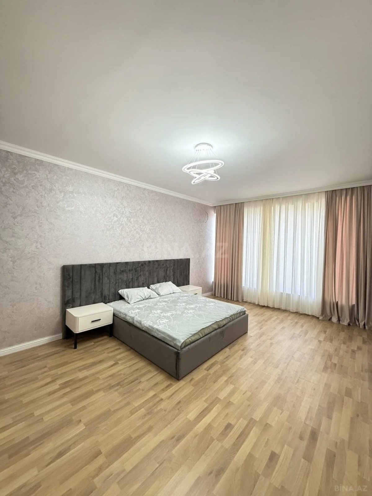 Satılır 5 otaqlı həyət evi 300 m²