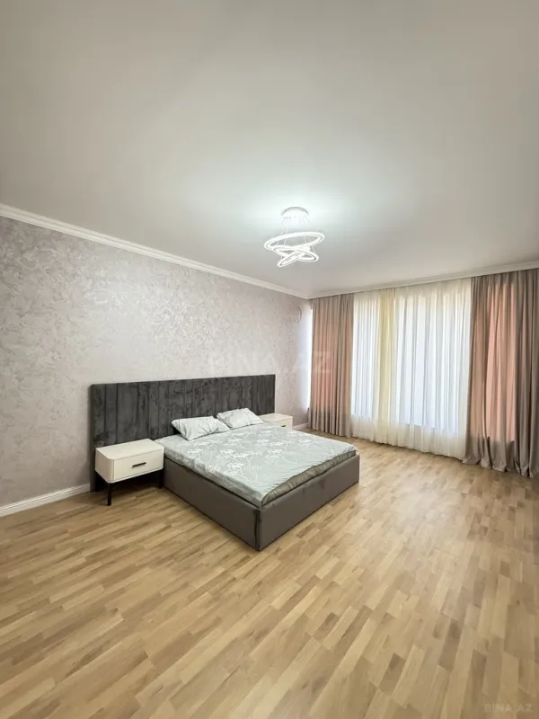 Satılır 5 otaqlı həyət evi 300 m²