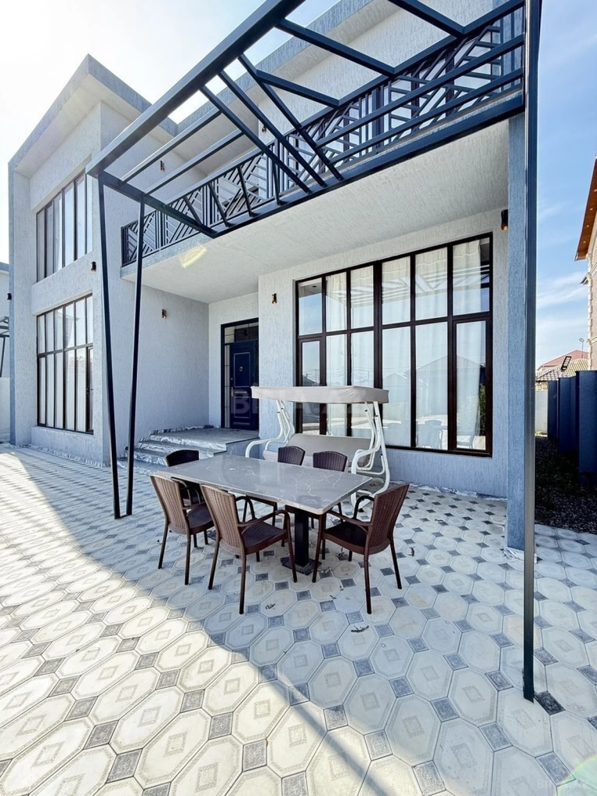 Satılır 5 otaqlı həyət evi 300 m²