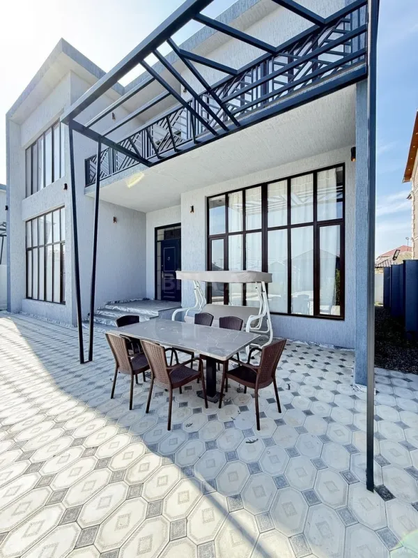 Satılır 5 otaqlı həyət evi 300 m²