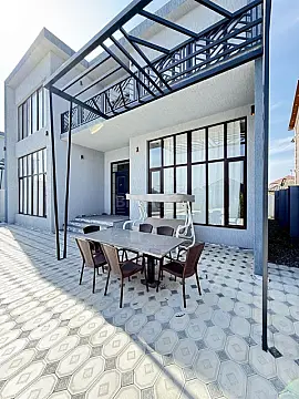 Satılır 5 otaqlı həyət evi 300 m²