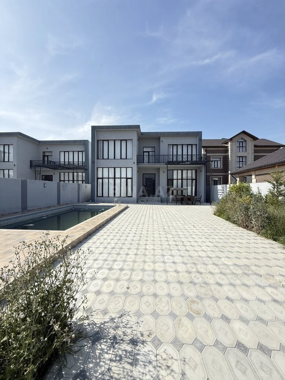 Satılır 5 otaqlı həyət evi 300 m²